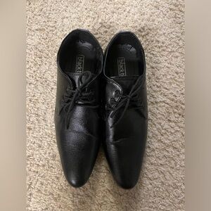 Black Leather Oxford Shoes with Glossy Finish